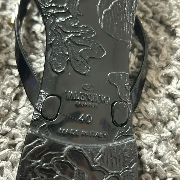 Valentino - Rockstud Studded Slipper in Black/Gold. - Picture 7 of 7